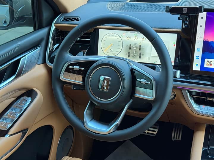 Фото 17 - Tank 500 Hybrid