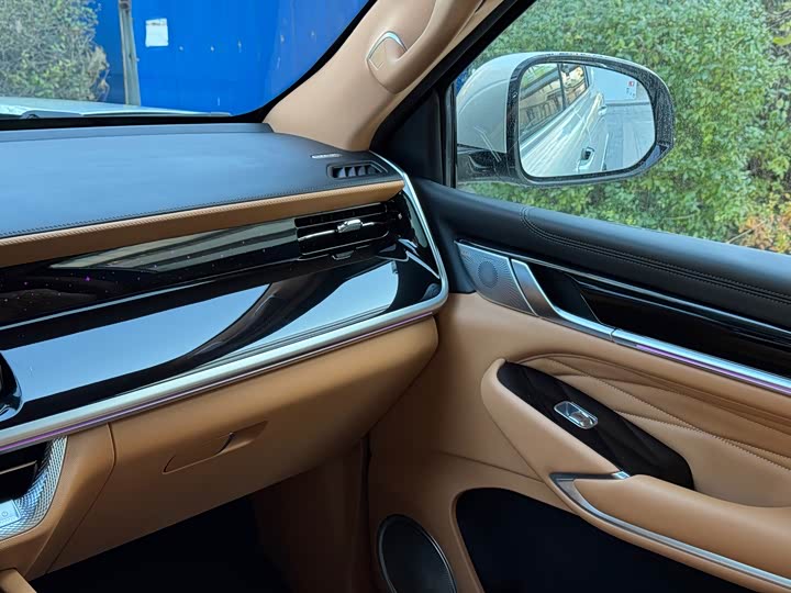 Фото 19 - Tank 500 Hybrid