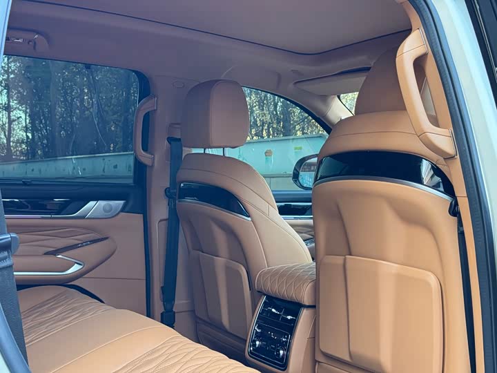 Фото 25 - Tank 500 Hybrid