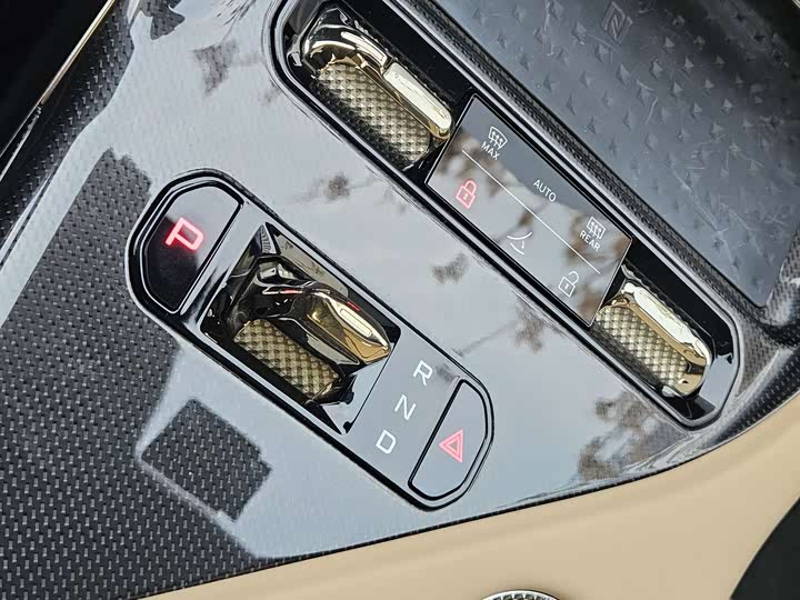 Фото 19 - Lotus Eletre