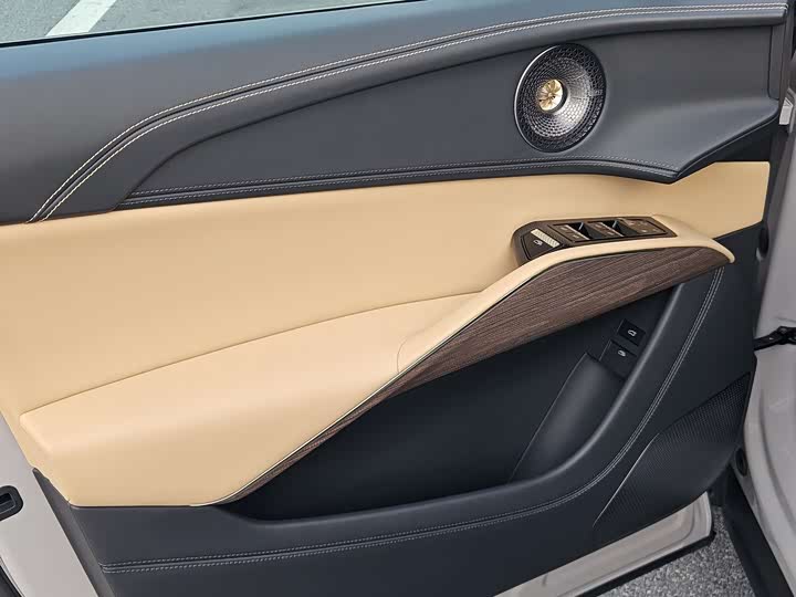 Фото 20 - Lotus Eletre