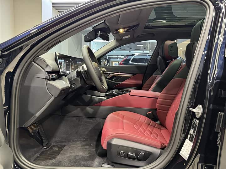 Фото 13 - BMW 5 Series