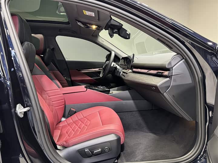 Фото 14 - BMW 5 Series