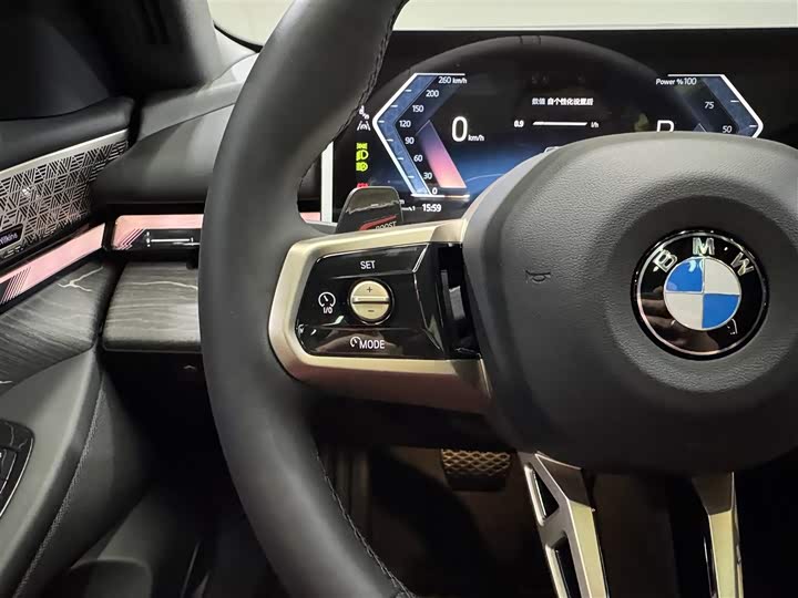 Фото 18 - BMW 5 Series