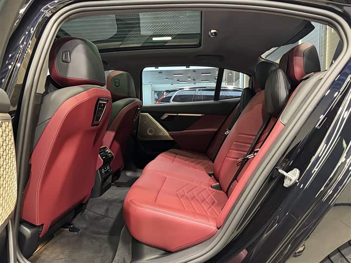 Фото 24 - BMW 5 Series