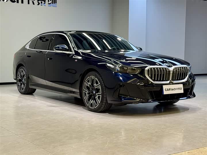 Фото 3 - BMW 5 Series