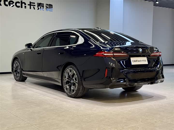 Фото 6 - BMW 5 Series