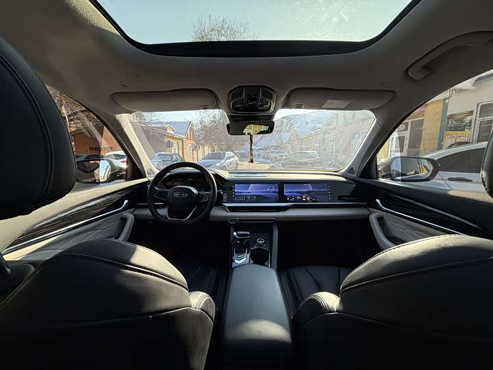 Фото 9 - Geely Monjaro