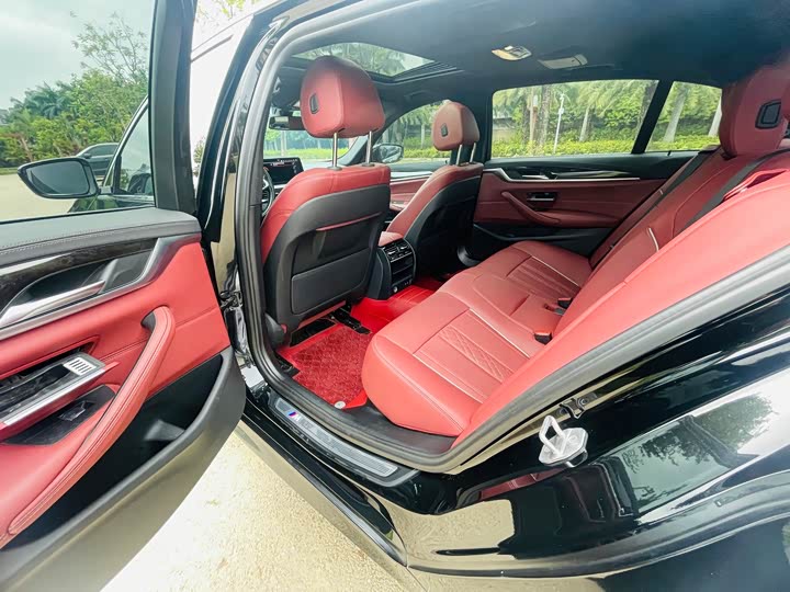 Фото 16 - BMW 5 Series