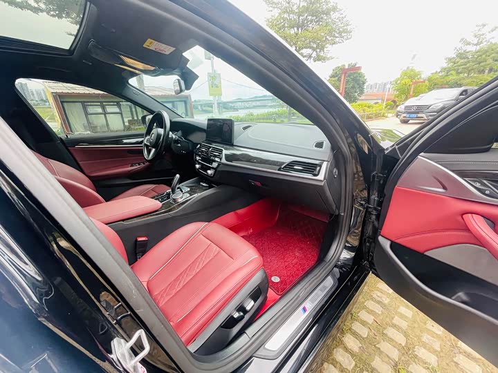 Фото 22 - BMW 5 Series