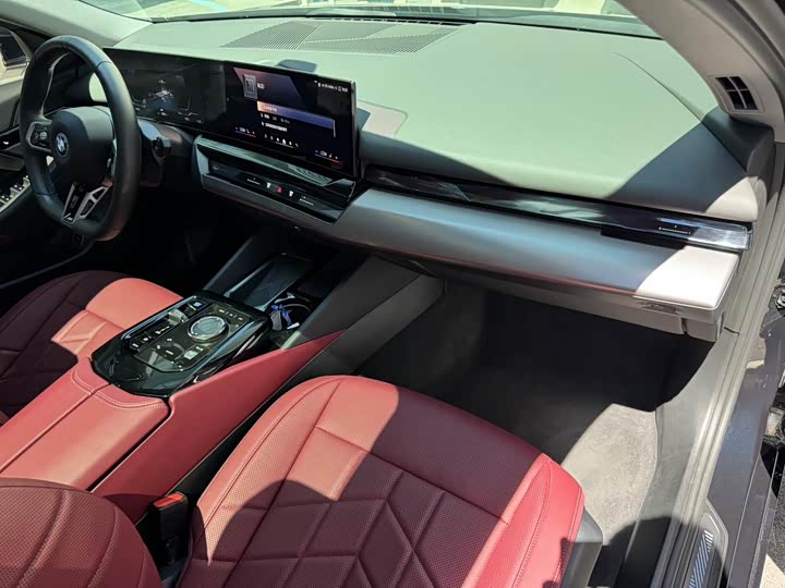 Фото 12 - BMW i5