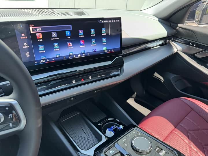 Фото 17 - BMW i5