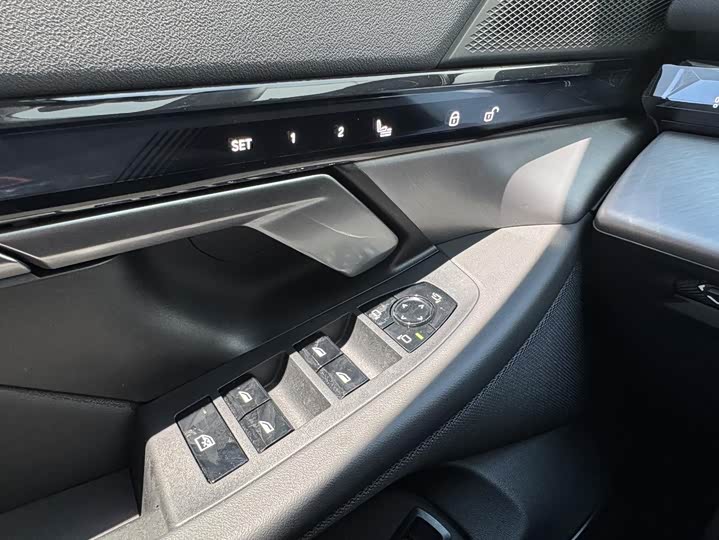 Фото 19 - BMW i5