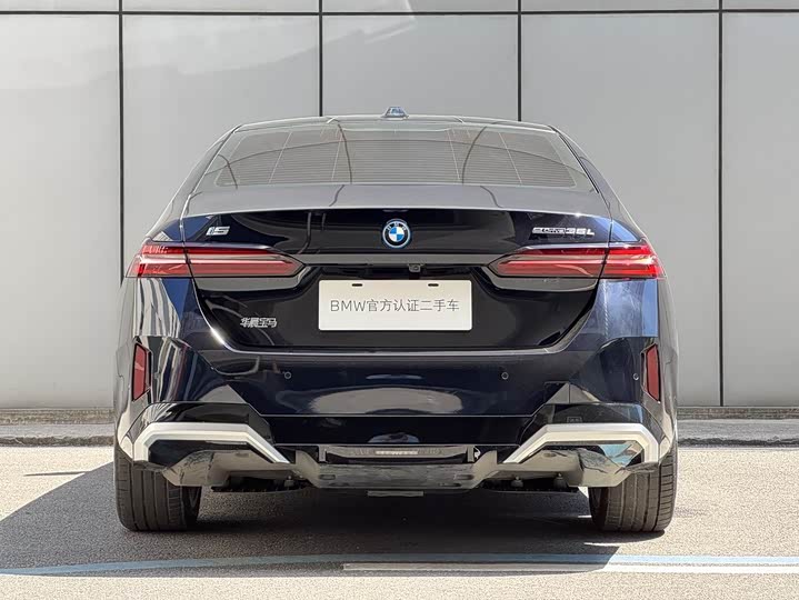 Фото 5 - BMW i5
