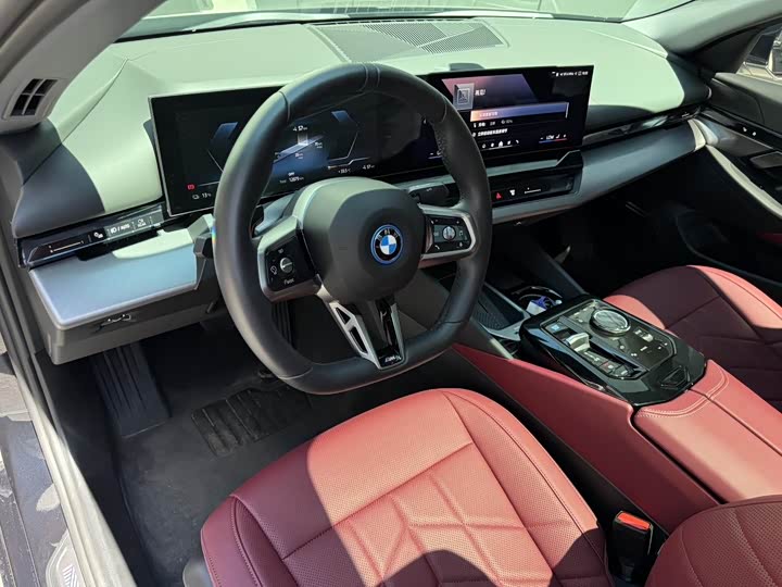 Фото 9 - BMW i5