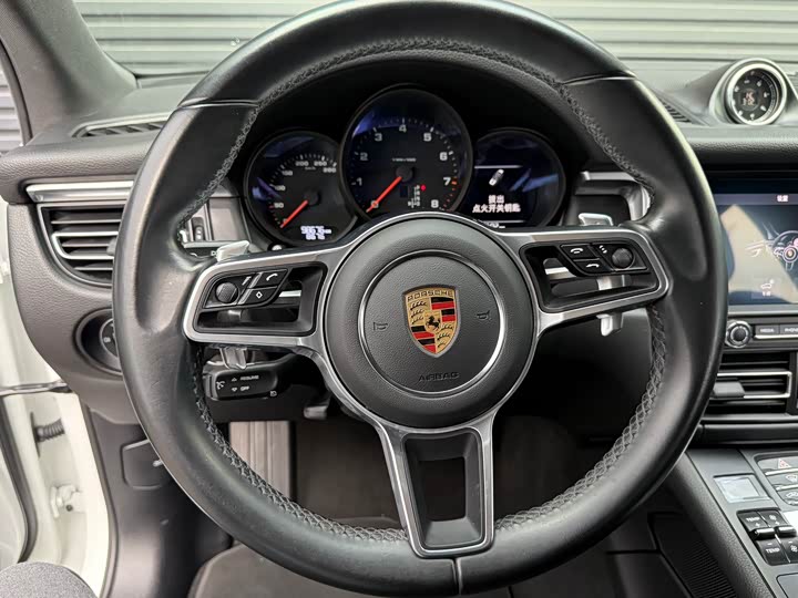 Фото 11 - Porsche Macan