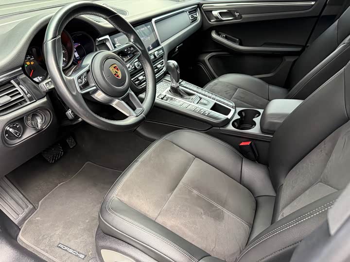 Фото 14 - Porsche Macan