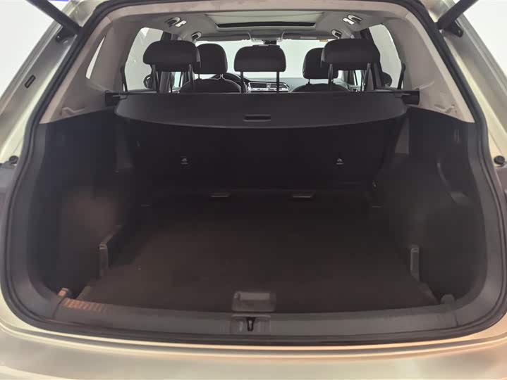 Фото 4 - Volkswagen Tiguan L Pro