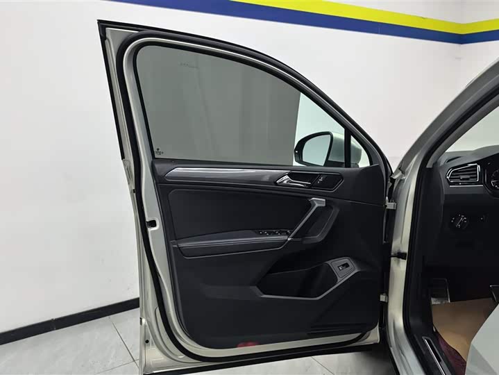 Фото 7 - Volkswagen Tiguan L Pro