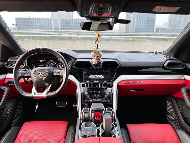 Фото 11 - Lamborghini Urus