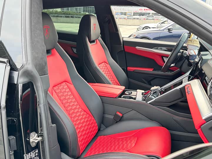 Фото 12 - Lamborghini Urus