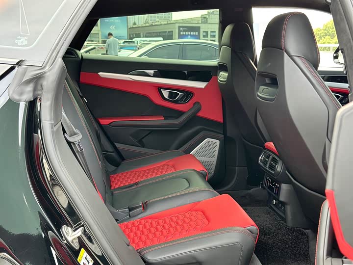 Фото 14 - Lamborghini Urus