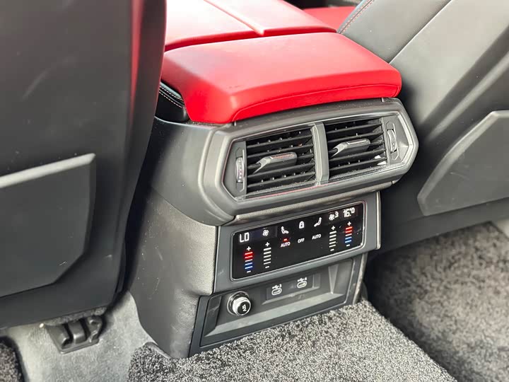 Фото 15 - Lamborghini Urus