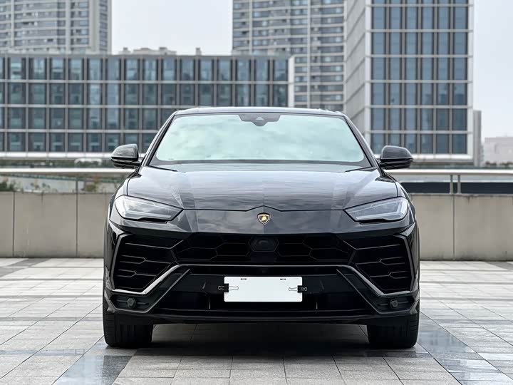 Фото 2 - Lamborghini Urus