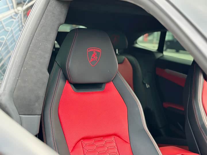 Фото 21 - Lamborghini Urus