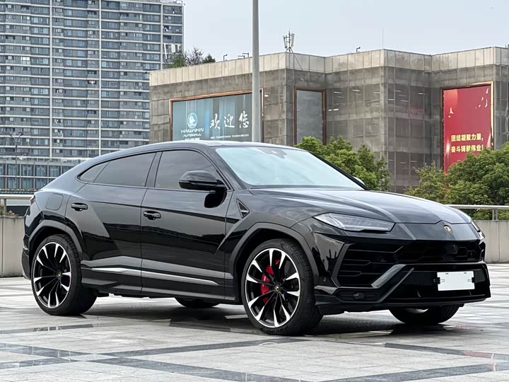 Фото 3 - Lamborghini Urus