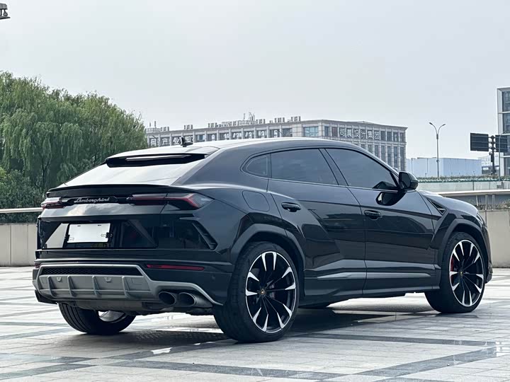 Фото 5 - Lamborghini Urus