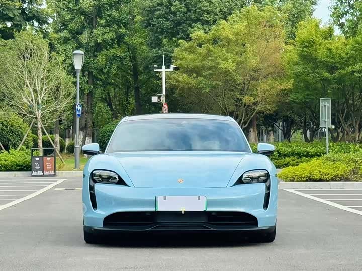 Фото 1 - Porsche Taycan