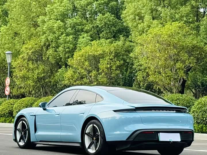 Фото 10 - Porsche Taycan