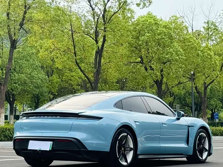 Фото 11 - Porsche Taycan