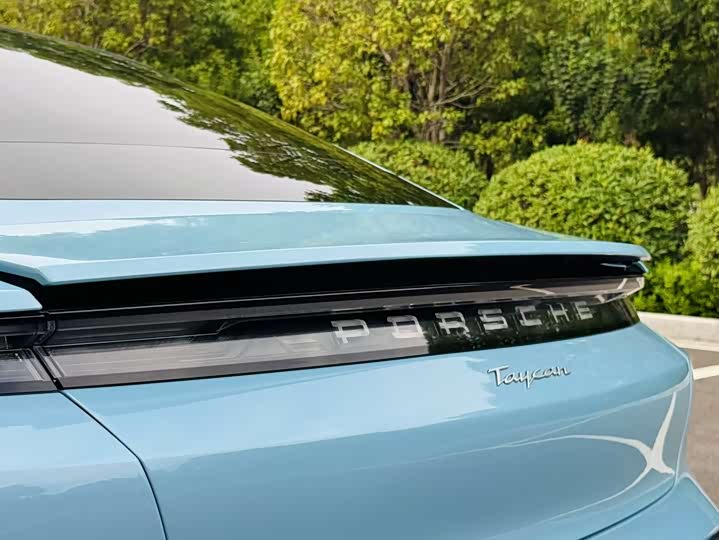 Фото 12 - Porsche Taycan