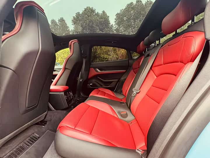 Фото 14 - Porsche Taycan