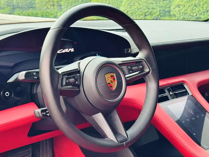 Фото 15 - Porsche Taycan