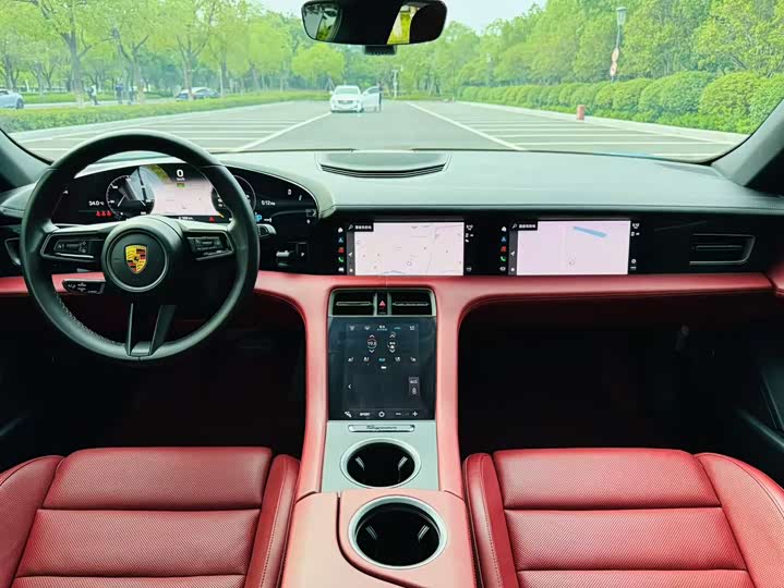Фото 19 - Porsche Taycan