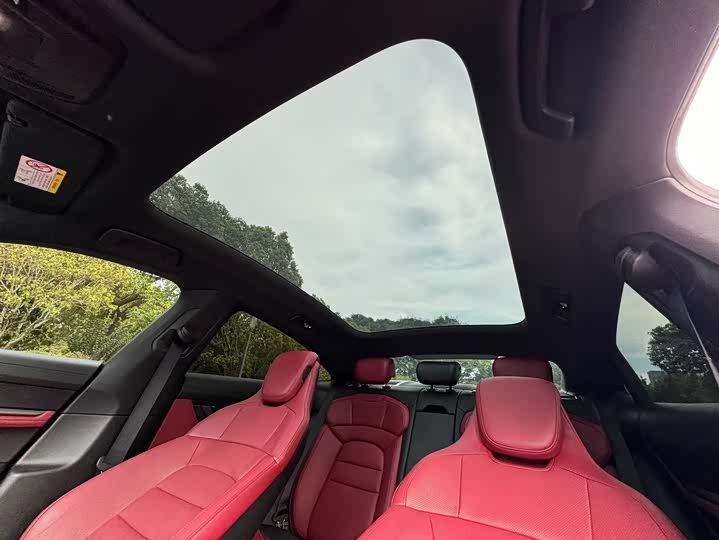 Фото 20 - Porsche Taycan