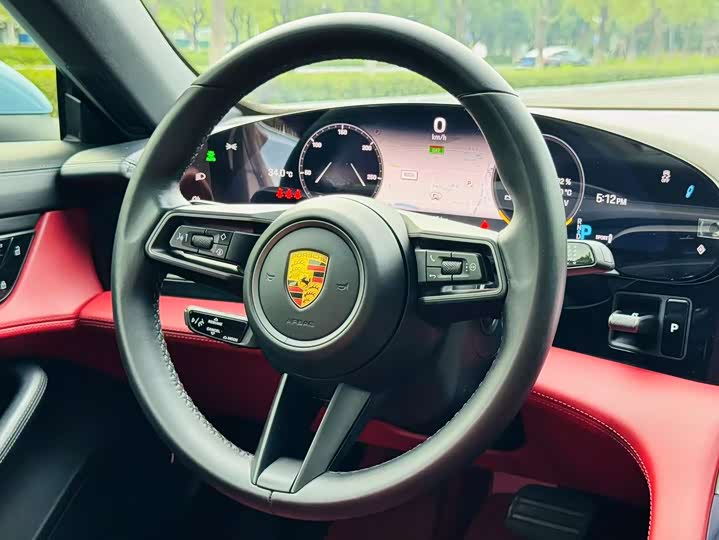 Фото 23 - Porsche Taycan