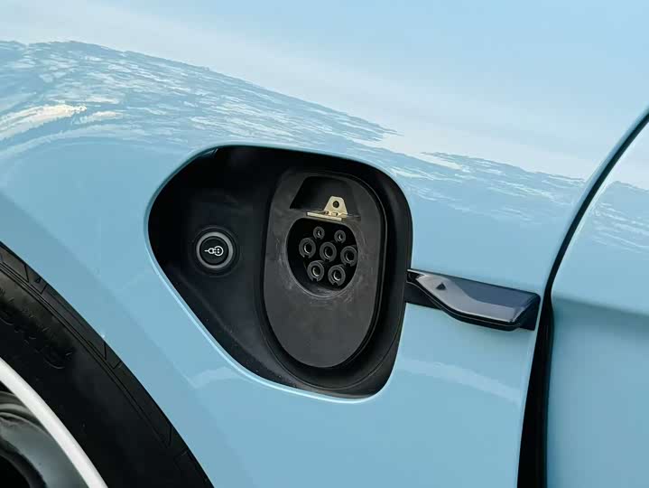 Фото 24 - Porsche Taycan