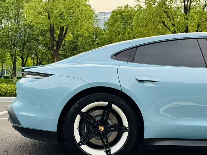 Фото 4 - Porsche Taycan