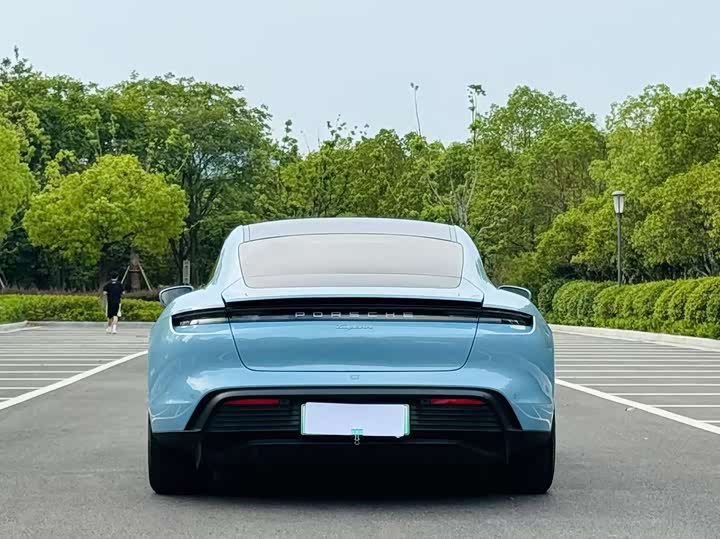 Фото 9 - Porsche Taycan