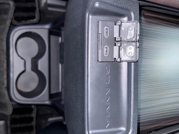 Фото 16 - Toyota Granvia