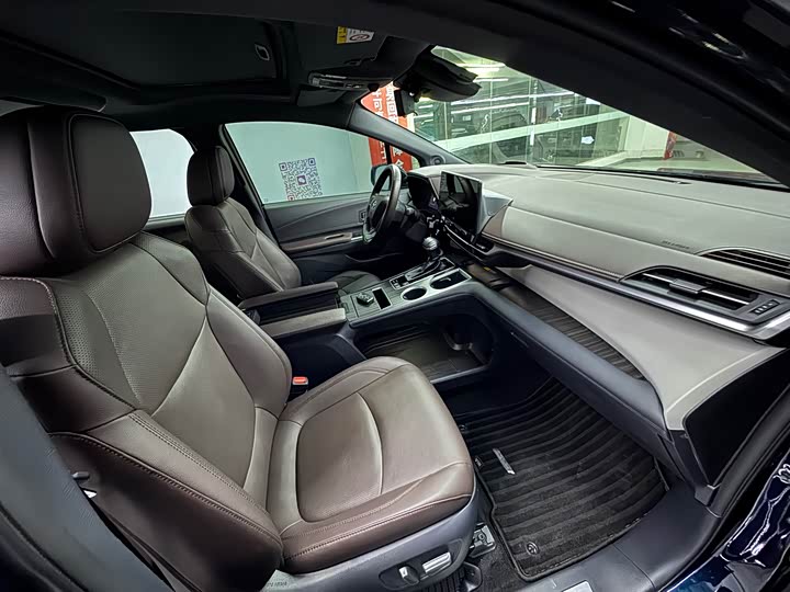 Фото 17 - Toyota Granvia