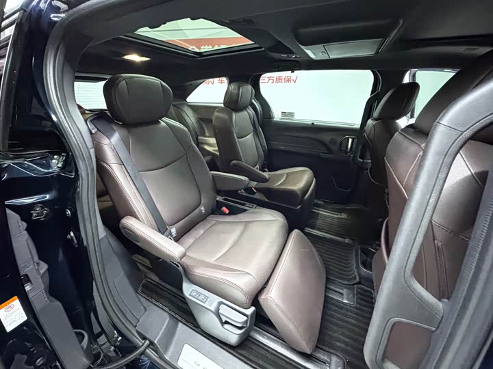 Фото 18 - Toyota Granvia