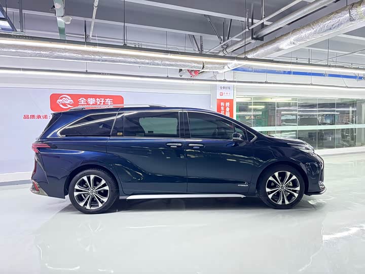 Фото 4 - Toyota Granvia