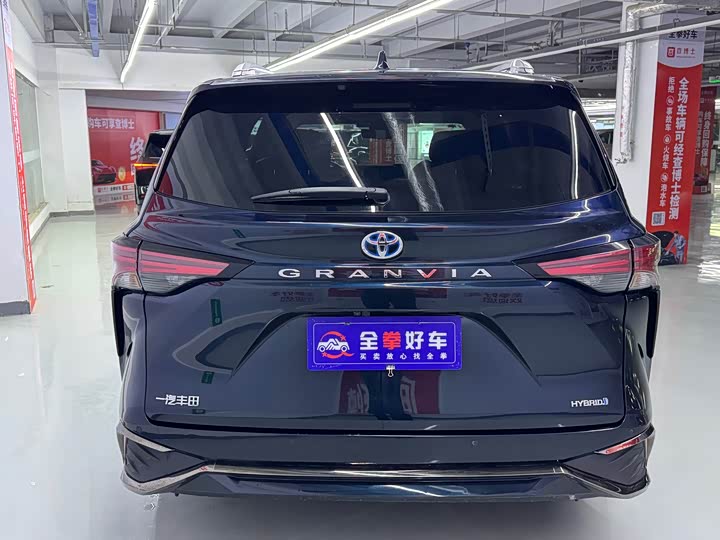 Фото 6 - Toyota Granvia