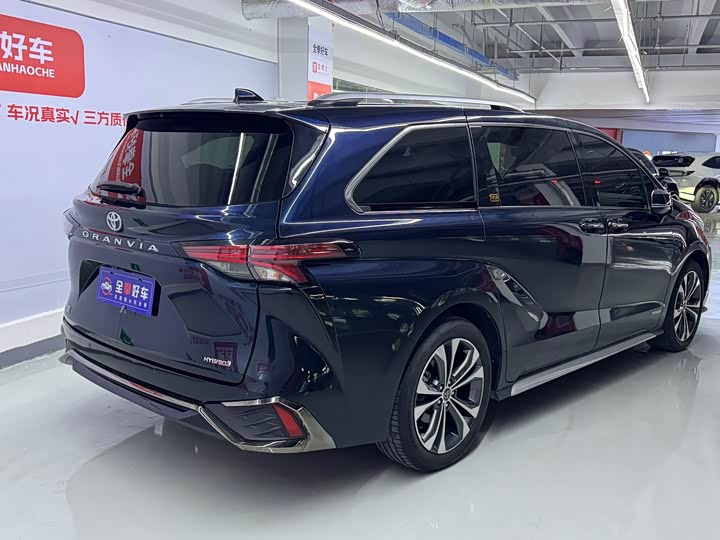 Фото 7 - Toyota Granvia