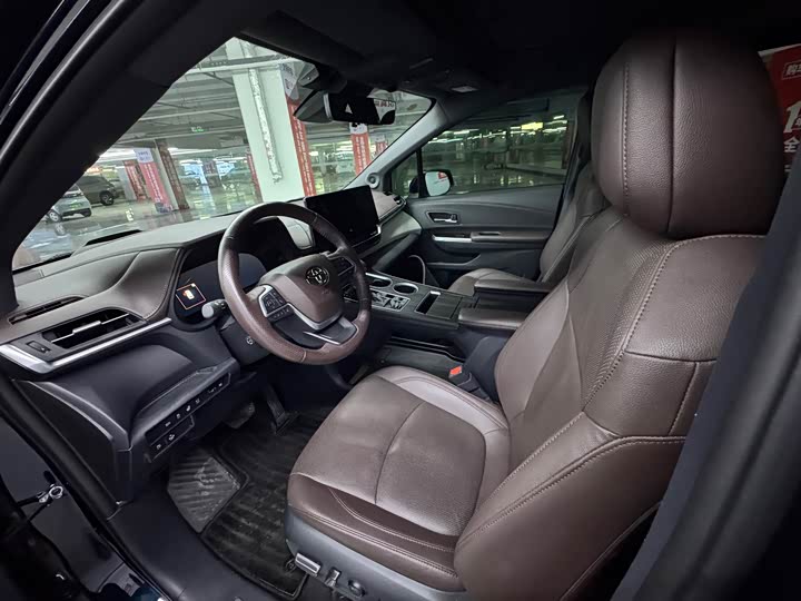 Фото 8 - Toyota Granvia